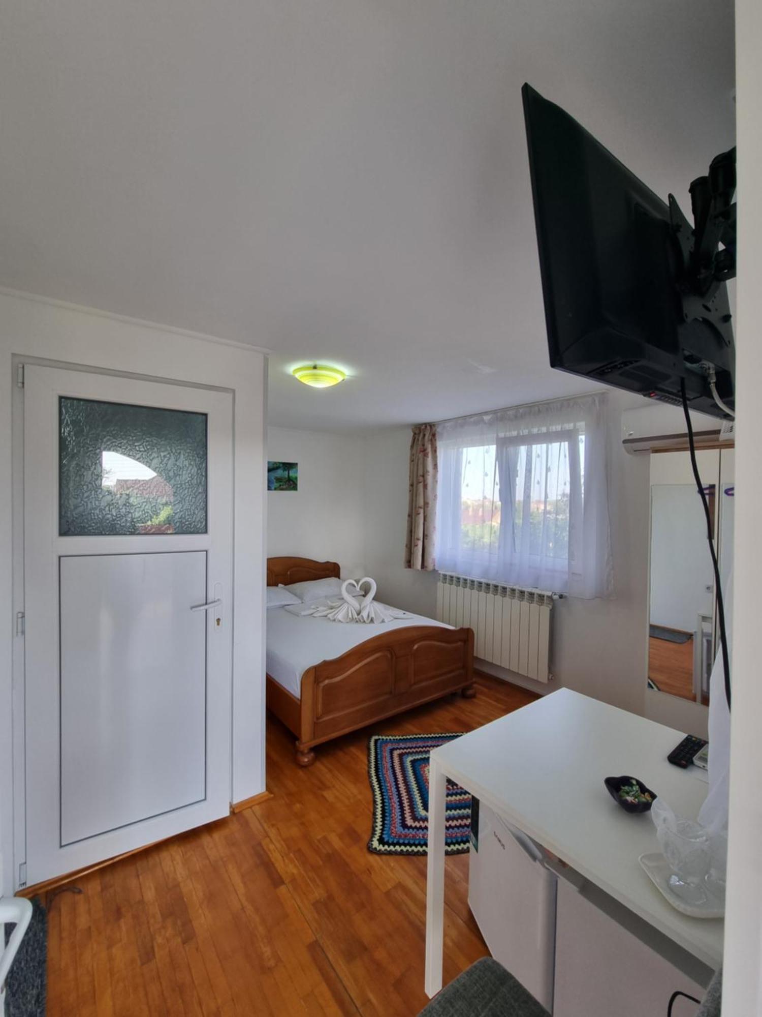 Casa Cu Trandafiri Murighiol Eksteriør billede